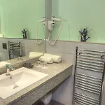 Palace 4*