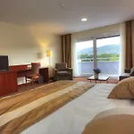 Palace 4*