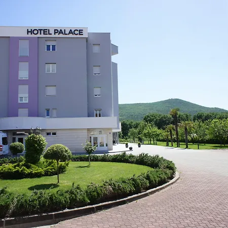 Palace 3*