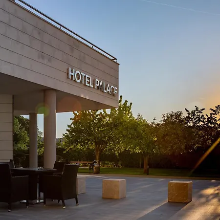 Palace 4*