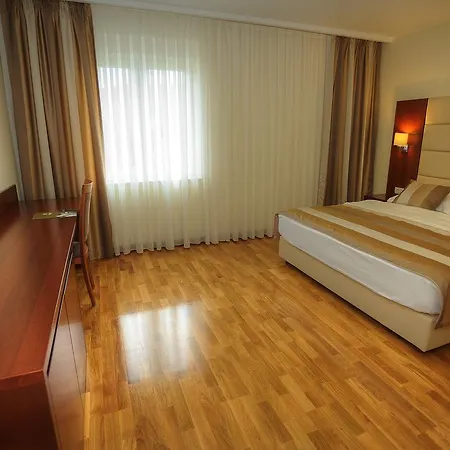 فندق Palace 4*